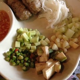 แหนมเนือง