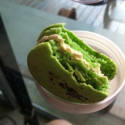 อันนี้ชาเขียวค่ะ สีสวยงาม ไม่ค่อยได้กลิ่นชาเขียวง่ะ