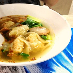 บะหมี่เกี๊ยวกุ้ง 5 ดาว ซอยโชคชัยร่วมมิตร