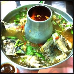 หัวปลาต้มยำหม้อไฟ
