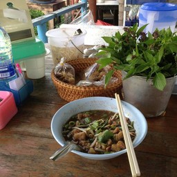 บนโต๊ะอาหาร
