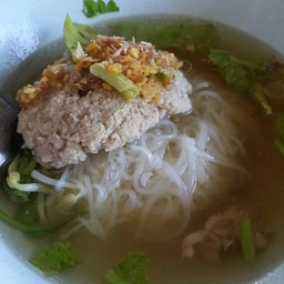 เส้นเล็กน้ำหมูสับ