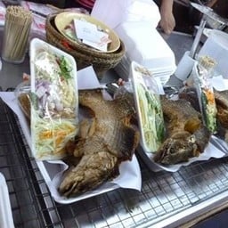 เดือนเพ็ญ