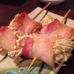 เบคอนพันเห็ดเข็มทอง