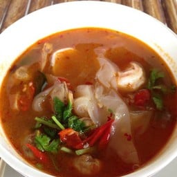 เส้นใหญ่ต้มยำกุ้ง