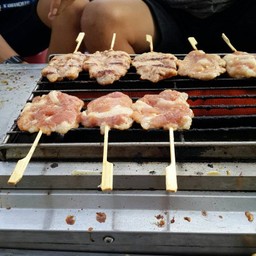 ข้าวเหนียวหมูย่าง หน้าห้างแหลมทองบางแสน