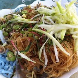 ข้าวยำอัญชัญ