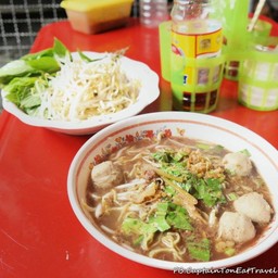 ก๋วยเตี๋ยวเนื้อตุ๋น รามอินทรา 65