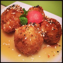 Sesame Honey Ball (95฿) อันนี้เลิศ