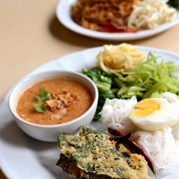 ขนมจีนน้ำพริกปู-กุ้ง 90 บาท