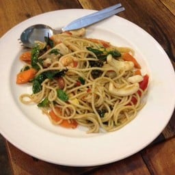 จัมโบ้บะหมี่แอนด์สเต็ก