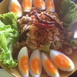 ยำมะเขือเผาไข่ต้ม