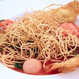 บะหมี่กรอบราดหน้าเย็นตาโฟ