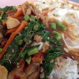 กะเพรารวมหมู+ไข่ดาว 2 ฟอง อิ่ม 😋