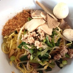 ก๋วยเตี๋ยวแอบอร่อย