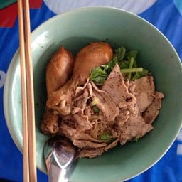 ร้านก๋วยเตี๋ยวไก่หน้าโรงพยาบาลดอนตูน