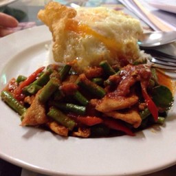 ผัดพริกแกงไก่ไข่ดาว อาหารง่ายๆ แต่คอนเฟริมความอร่อย