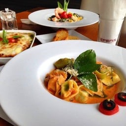 L3 Eatery โรงแรมเลอฟีนิกซ์ สุขุมวิท