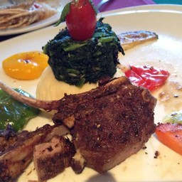 Green Park Coffee Shop  at King Park Avenue Hotel Bangkok