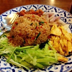 ข้าวผัดน้ำพริกทรงเครื่อง