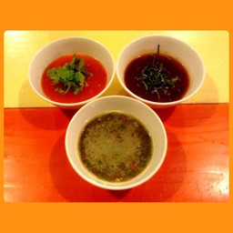 มีนำ้จิ้มให้เลือถึง3แบบค่ะ