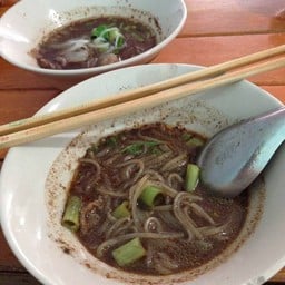 ก๊วยเตี๋ยวเรือ เจ๊รัส