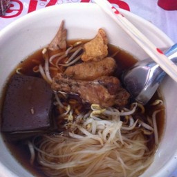 ก๋วยเตี๋ยวไก่ตุ๋น