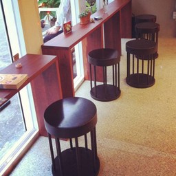 โต๊ะนั่งภายในร้านค่ะ