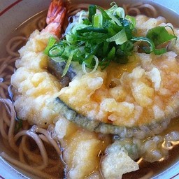 ชุดอูด้งหน้ากุ้งเทมปุระและผัก 