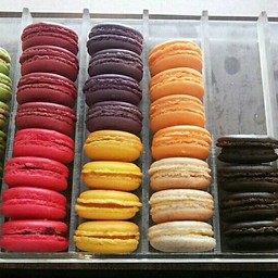 #ขนมน้องใหม่ในร้าน#Magaron#
#หลากหลายสีหลายรสชาติ#
#ลองมาชิมได้นะค่ะ#
#i sweet c