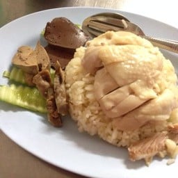 ข้าวมันไก่ เนื้อน่อง ไก่ไม่ตบ