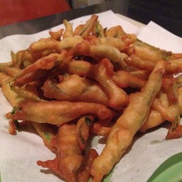 ยำผักบุ้งกรอบ