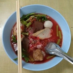 นุช ลูกชิ้นแคะ-เย็นตาโฟ