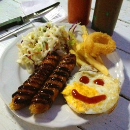 สเต็กไส้กรอกหมูกับไข่ดาว ,, น่ารักน่ากิน :)