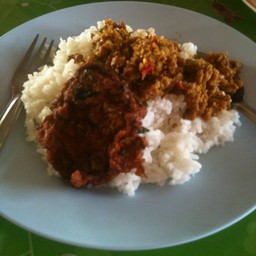 ข้าวราดคั่วกลิ้ง + ทอดมัน