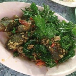 กระเพาไข่เยี่ยวม้าก็อร่อย