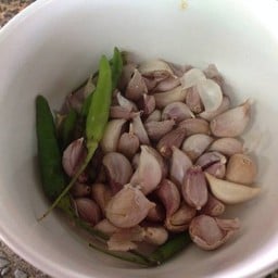 พริกขี้หนูกระเทียมสด