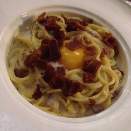 คาโบนารา ให้มาไม่น้อย เสิร์ฟพร้อมไข่ เพิ่มความมันให้โดดเด่น