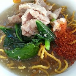 ราดหน้าหมูหมัก ตลาดอ้อมเมือง