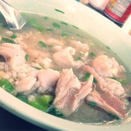 ข้าวต้มปลา ดูดีนะ แต่เหม็นคาว...