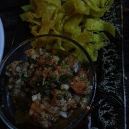 ลาบแซลมอล เกี๊ยวกรอบ