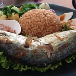 ข้าวผัดน้ำพริกปลาทู