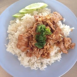 ข้าวหมูทอดกระเทียม