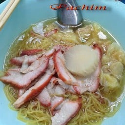บะหมี่เกี๊ยวน้ำหมูแดง