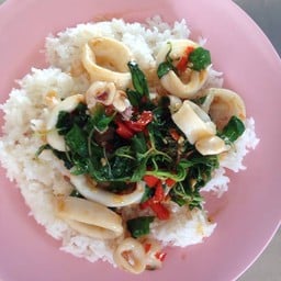 ข้าวกะเพราปลาหมึก