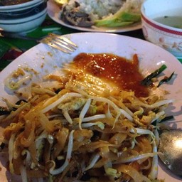 ผัดไท ข้าวมันไก่( ลืมถ่ายก่อนกิน)