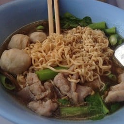 ก๋วยเตี๋ยวลูกชิ้นแชมป์ เทเวศน์