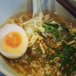 ก๋วยเตี๋ยวไก่ ไข่ยางมะตูม อารีย์