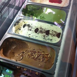 ไอศกรีมโฮมเมดรสชาติใช้ได้เลยครับ