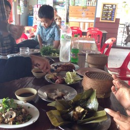 กับข้าวอย่างเยอะนี่แค่ครึ่งเดียว